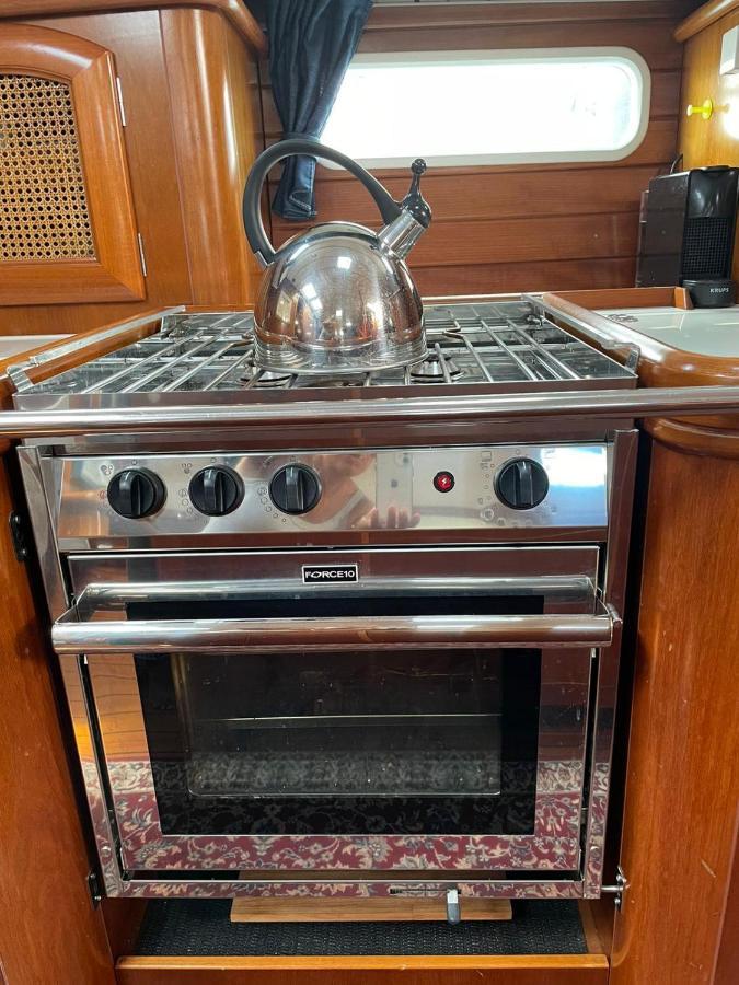 Beautiful And Comfortable Sailboat With Secure Parking Available 호텔 바르셀로나 외부 사진
