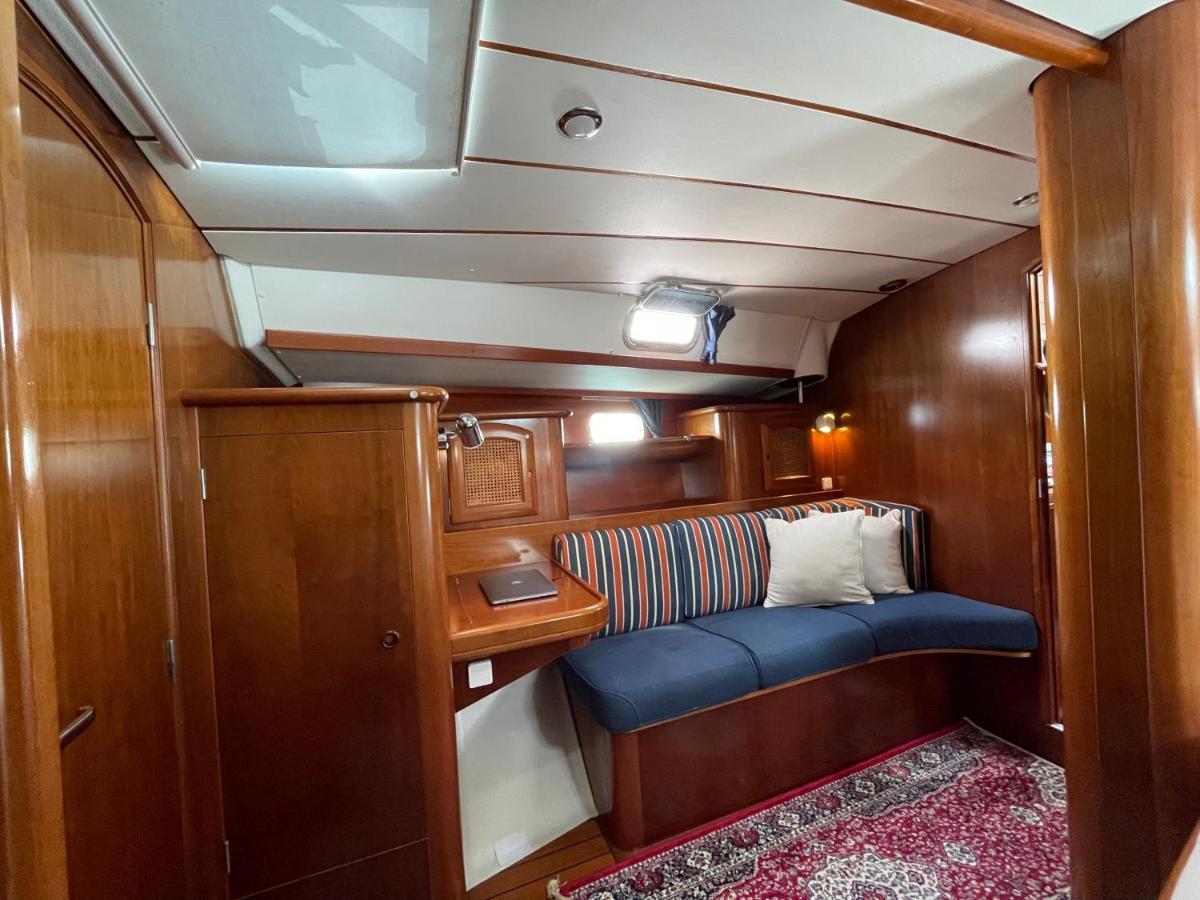 Beautiful And Comfortable Sailboat With Secure Parking Available 호텔 바르셀로나 외부 사진